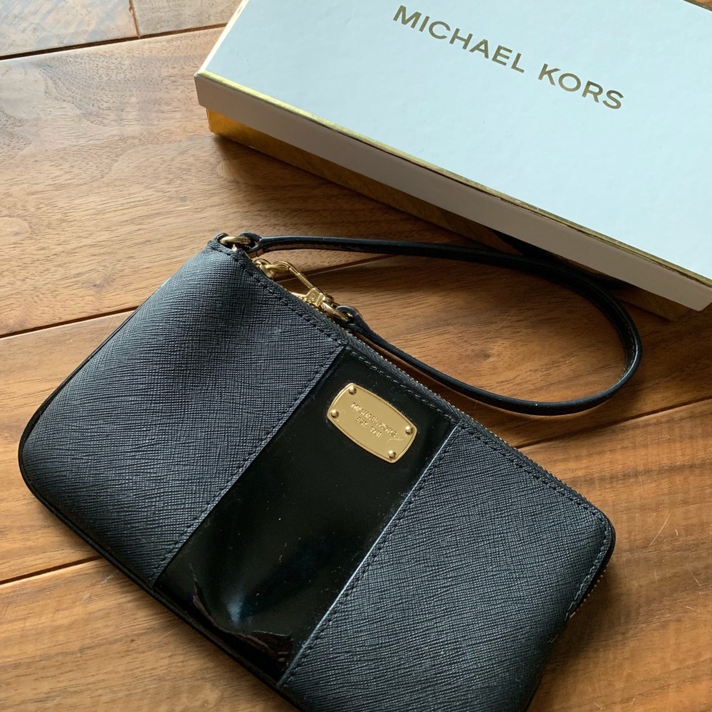 BRAND NEW Michael Kors Black Wristlet